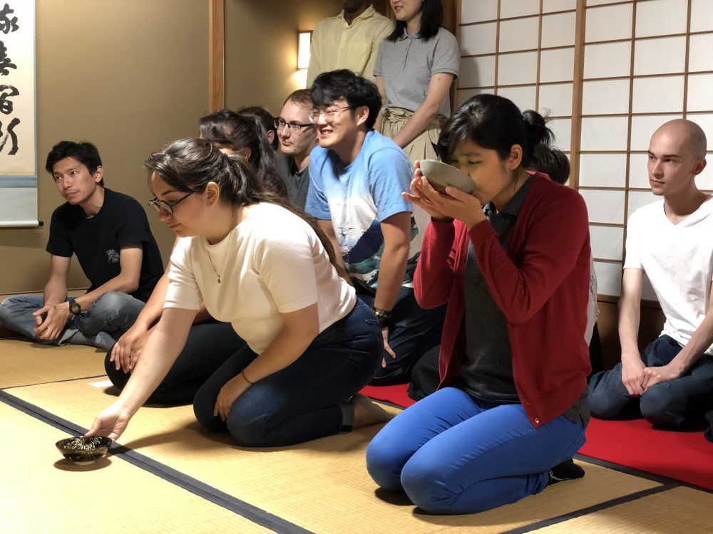 Event Report Tea Ceremony Experience NEWS FFLC [FUKUOKA FOREIGN LANGUAGE COLLEGE