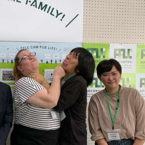 日本語科「漫才で覚える日本語」講演
