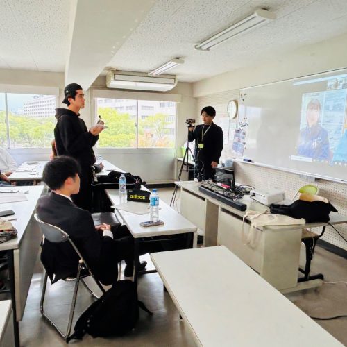 国際キャリアコースと英語科の合同授業・11月30日
